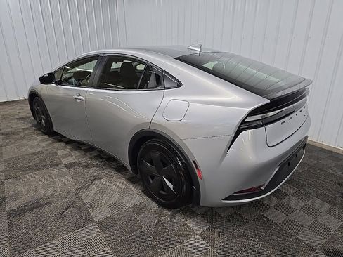 Used 2025 Toyota Prius Plug-In Hybrid image 9