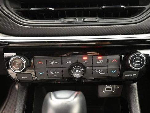 Used 2025 Jeep Compass Trailhawk AWD/4WD image 27