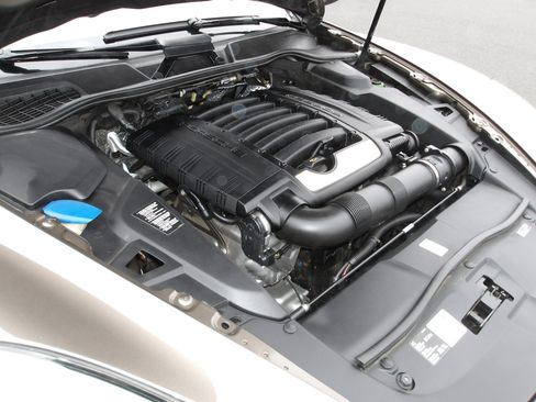 Used 2013 Porsche Cayenne image 24