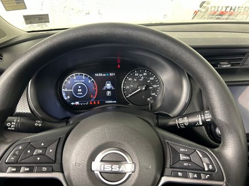 Used 2022 Nissan Kicks SV image 13