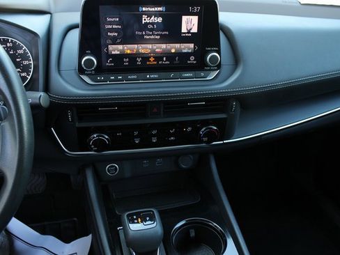 Used 2023 Nissan Rogue S image 21