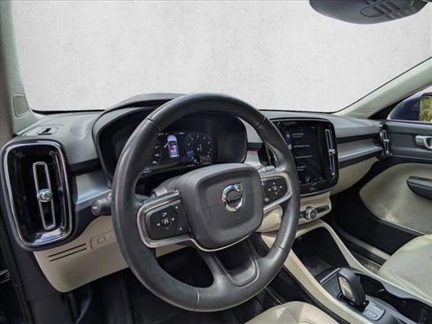 Used 2021 Volvo XC40 T5 Momentum w/ Protection Package AWD/4WD image 10