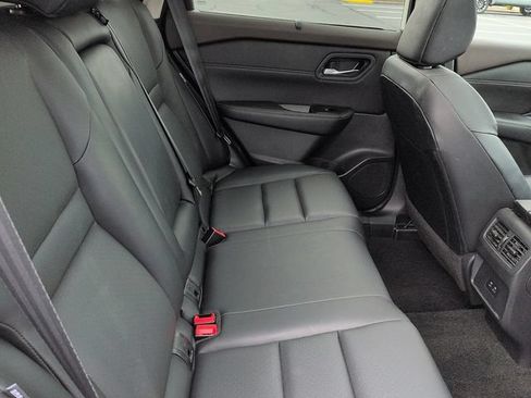 Used 2023 Nissan Rogue SV w/ SV Premium B Package FWD image 11