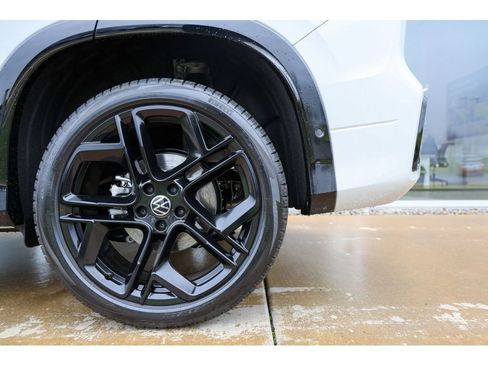 New 2026 Volkswagen Tiguan SE R-Line image 14