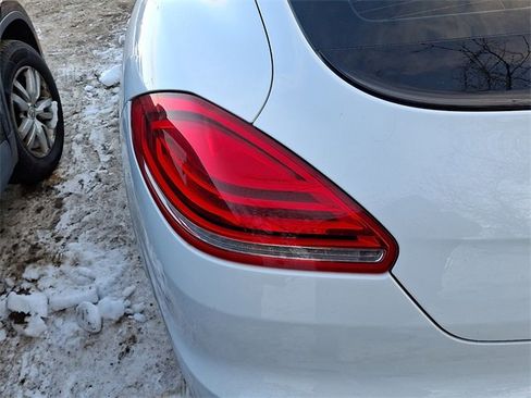 Used 2016 Porsche Panamera 4 Edition image 8