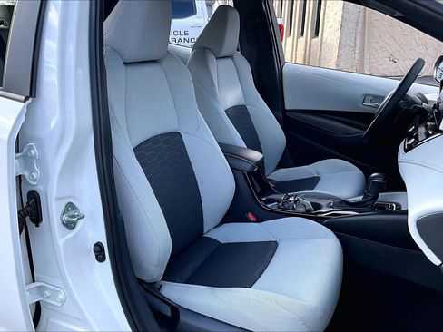 Used 2025 Toyota Corolla SE image 8