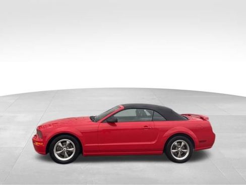 Used 2006 Ford Mustang Convertible image 4