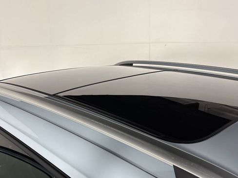 New 2025 Volkswagen Taos SE image 18