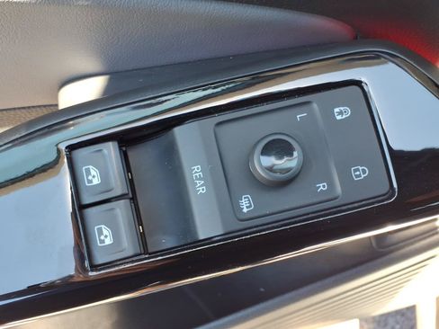 Used 2023 Volkswagen ID.4 S RWD image 19