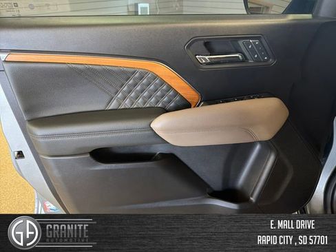 Used 2023 GMC Canyon Denali AWD/4WD image 11