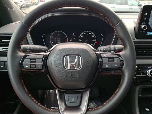 Certified 2025 Honda Pilot TrailSport image 18