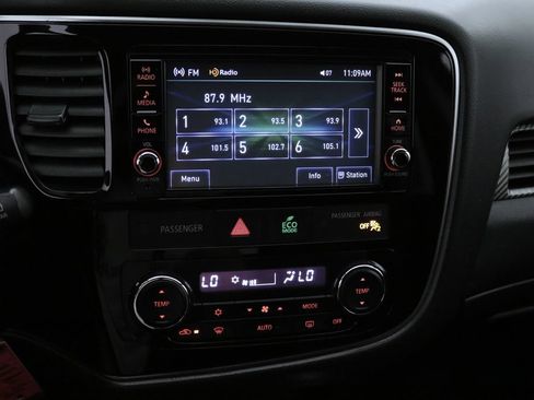 Used 2018 Mitsubishi Outlander ES FWD image 25