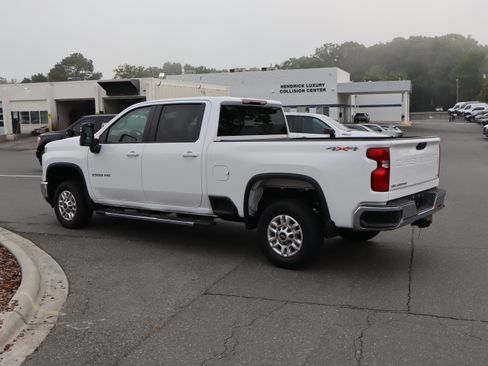 Used 2025 Chevrolet Silverado 2500 LT w/ Convenience Package AWD/4WD image 8