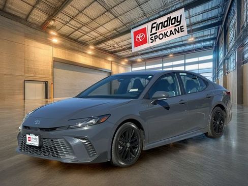 Certified 2025 Toyota Camry SE FWD image 1