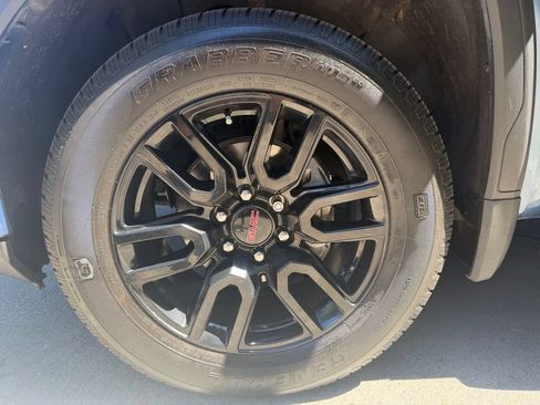 Used 2024 GMC Sierra 1500 Elevation w/ LPO, Elevation Black Package AWD/4WD image 10