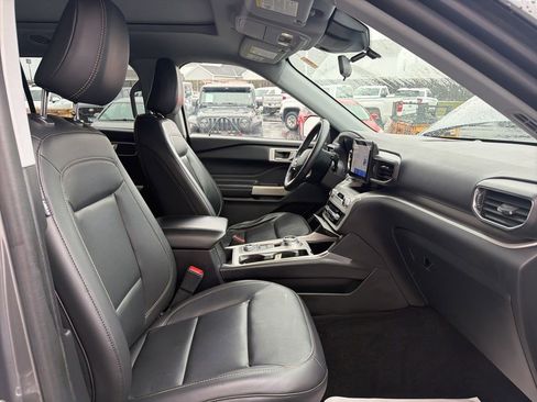 Used 2021 Ford Explorer XLT w/ Equipment Group 202A image 37