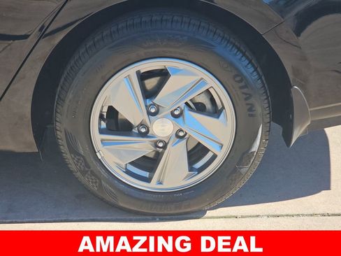 Used 2025 Hyundai Elantra SE image 36