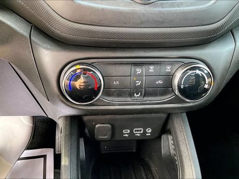 Used 2023 Chevrolet TrailBlazer LS AWD/4WD image 32