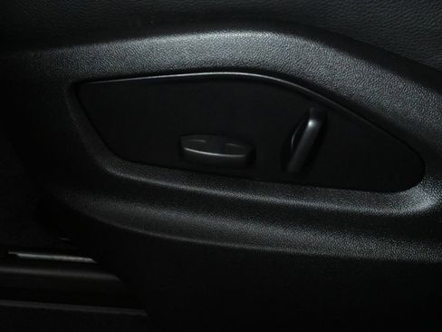 Used 2025 Porsche Cayenne AWD/4WD image 27