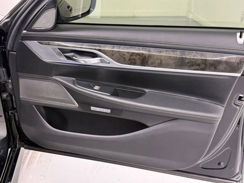 Used 2018 BMW 740e xDrive image 37