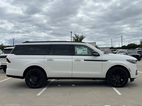 New 2025 Lincoln Navigator L Reserve w/ Jet Appearance Package image 10