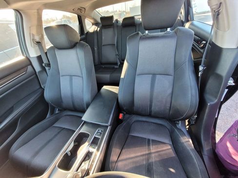 Used 2018 Honda Accord EX image 10