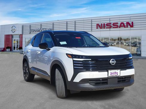 New 2026 Nissan Kicks SV w/ SV Premium Package image 4