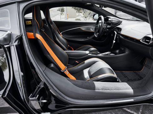 Used 2024 McLaren Artura image 27