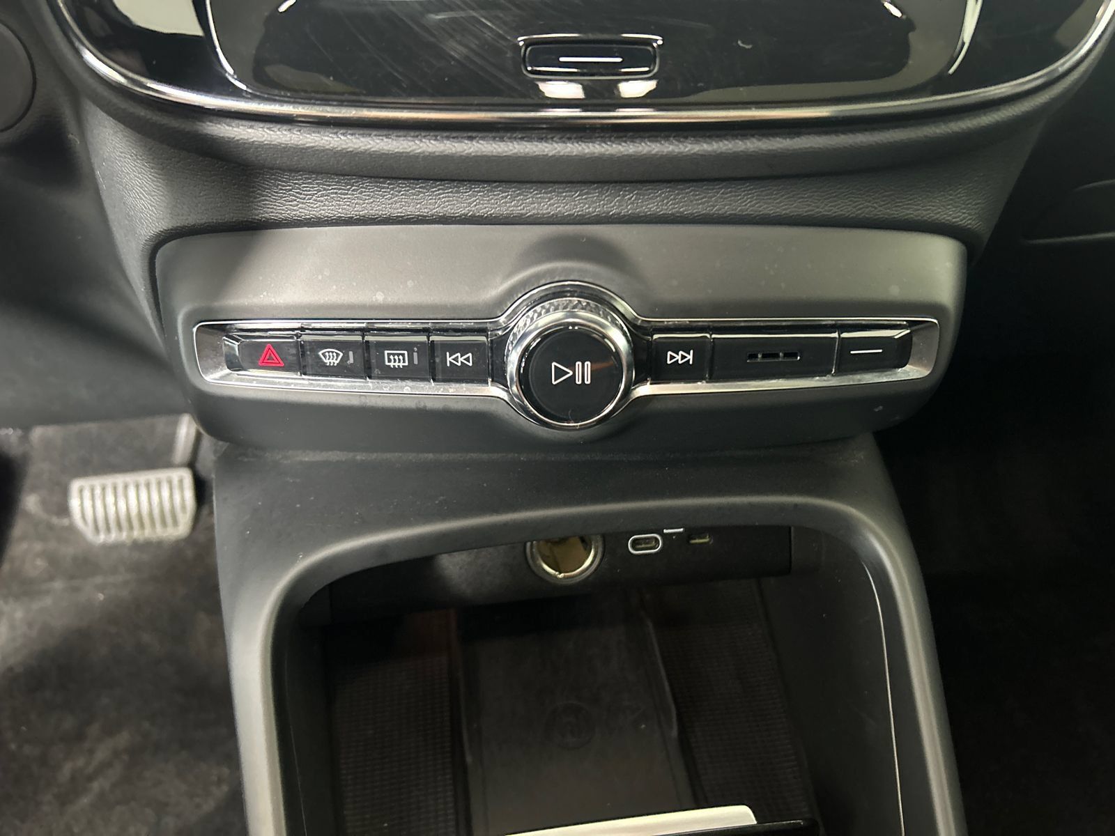 Used 2023 Volvo C40 P8 Recharge Plus AWD/4WD image 22