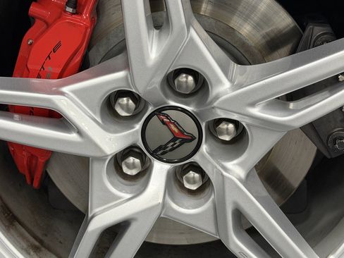 Used 2021 Chevrolet Corvette Stingray Preferred Cpe w/ Z51 Performance Package image 17