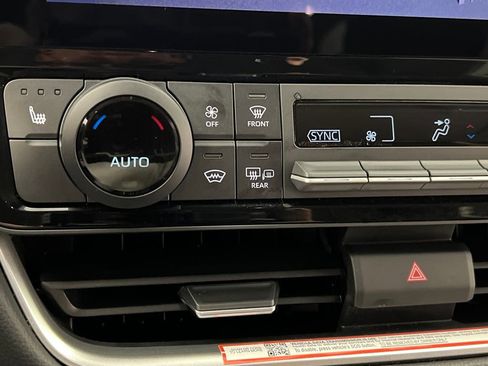 Used 2025 Toyota Grand Highlander AWD image 57