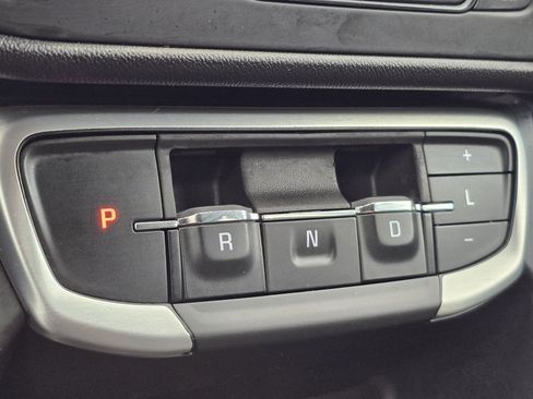 Used 2024 GMC Terrain SLE w/ Elevation Edition AWD/4WD image 8