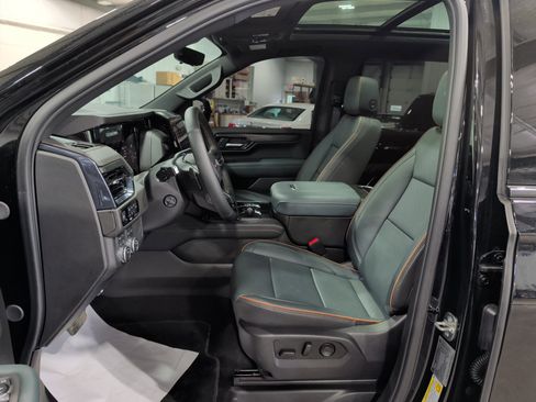 Used 2025 GMC Yukon AT4 w/ AT4 Premium Package AWD/4WD image 8