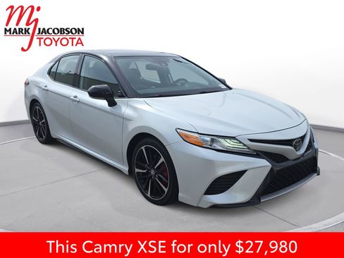 Used 2020 Toyota Camry XSE image 5