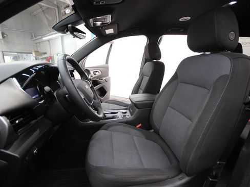 Used 2023 Chevrolet Traverse LT FWD image 13