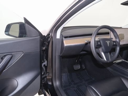 Used 2022 Tesla Model Y Long Range image 46