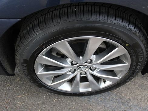 Used 2015 Toyota Camry XLE w/ Moonroof Package FWD image 62