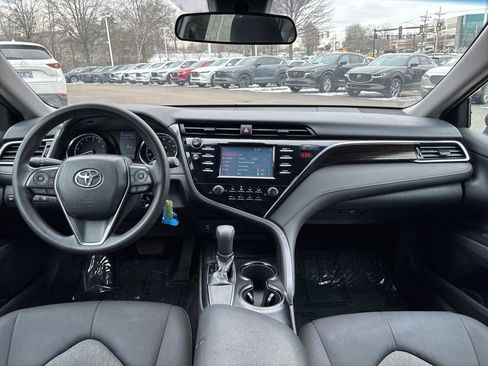 Used 2018 Toyota Camry LE image 12