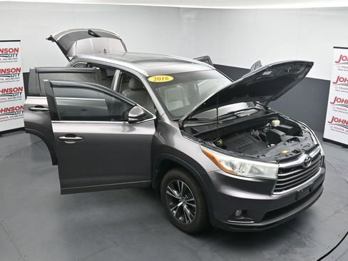 Used 2016 Toyota Highlander XLE AWD/4WD image 42