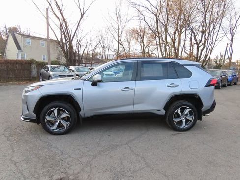 Used 2023 Toyota RAV4 SE image 3