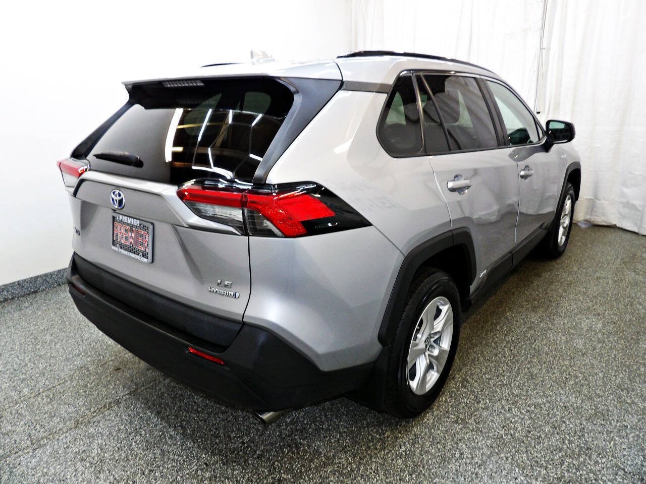 Used 2021 Toyota RAV4 LE AWD/4WD image 6