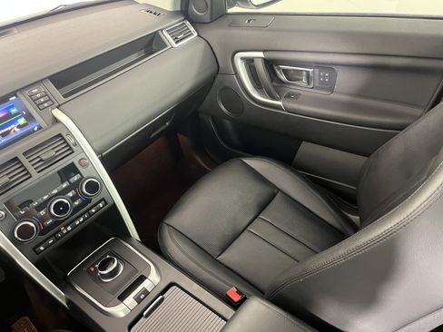 Used 2019 Land Rover Discovery Sport HSE image 11