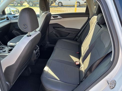 Used 2025 Volkswagen Taos SE image 25