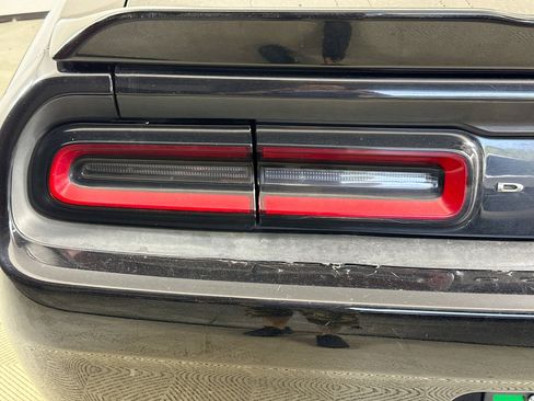 Used 2022 Dodge Challenger SXT image 34