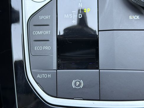 Certified 2024 BMW X3 sDrive30i w/ Convenience Package RWD image 9