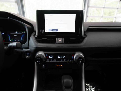 Certified 2025 Toyota RAV4 XLE AWD/4WD image 18