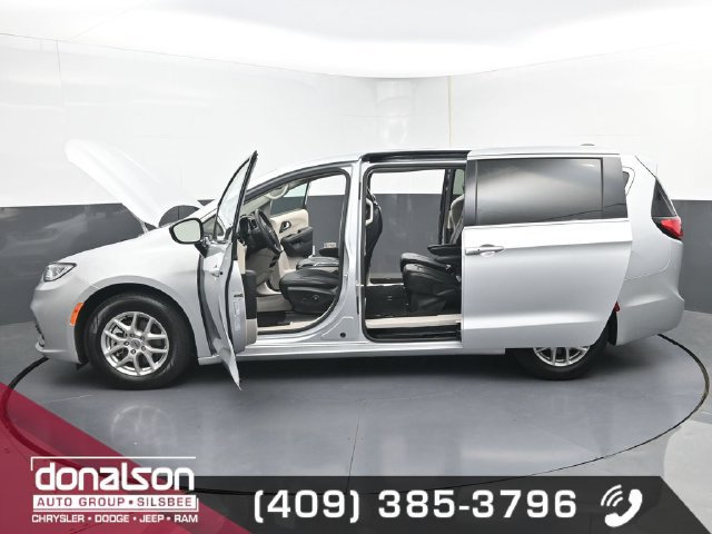 Used 2024 Chrysler Pacifica Touring-L FWD image 23