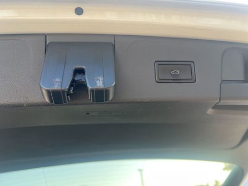 Used 2018 Volkswagen Atlas SEL image 33