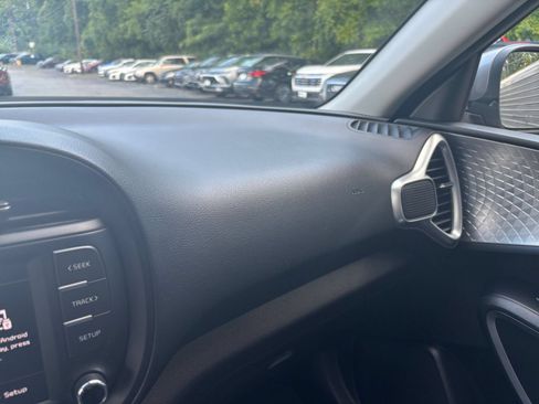 Used 2025 Kia Soul LX w/ LX Technology Package FWD image 30