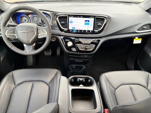 New 2026 Chrysler Pacifica Select image 18